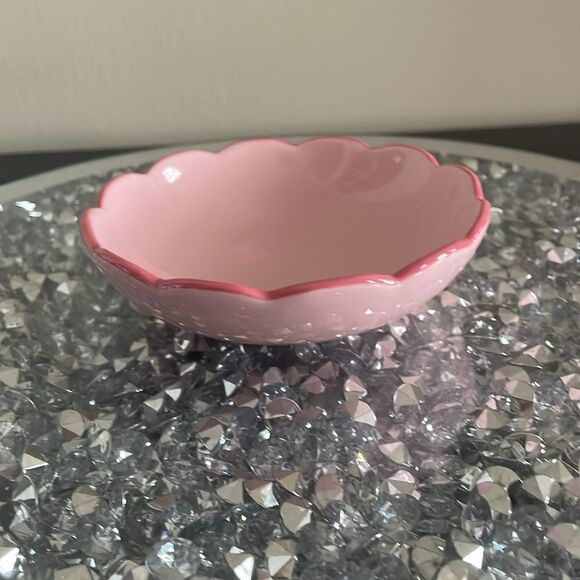 Eccolo Other - Girly Light pink hot pink scalloped ceramic small trinket tray jewelry holder